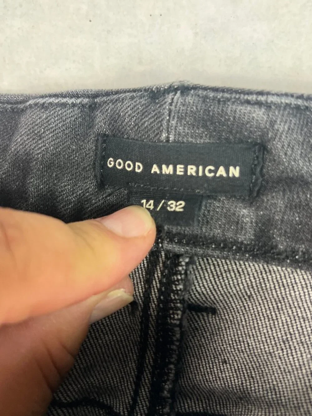 Good American Jeans Womens 31x22* Good Legs High Rise Cropped Black Denim Tag 14
